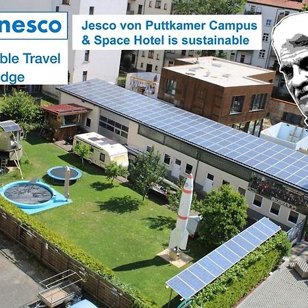 Space Hotel Im Campus Der Jvp Schule Leipzig Bagian luar foto