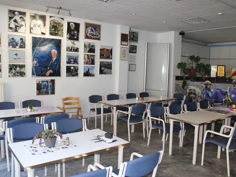 Space Hotel Im Campus Der Jvp Schule Leipzig Bagian luar foto