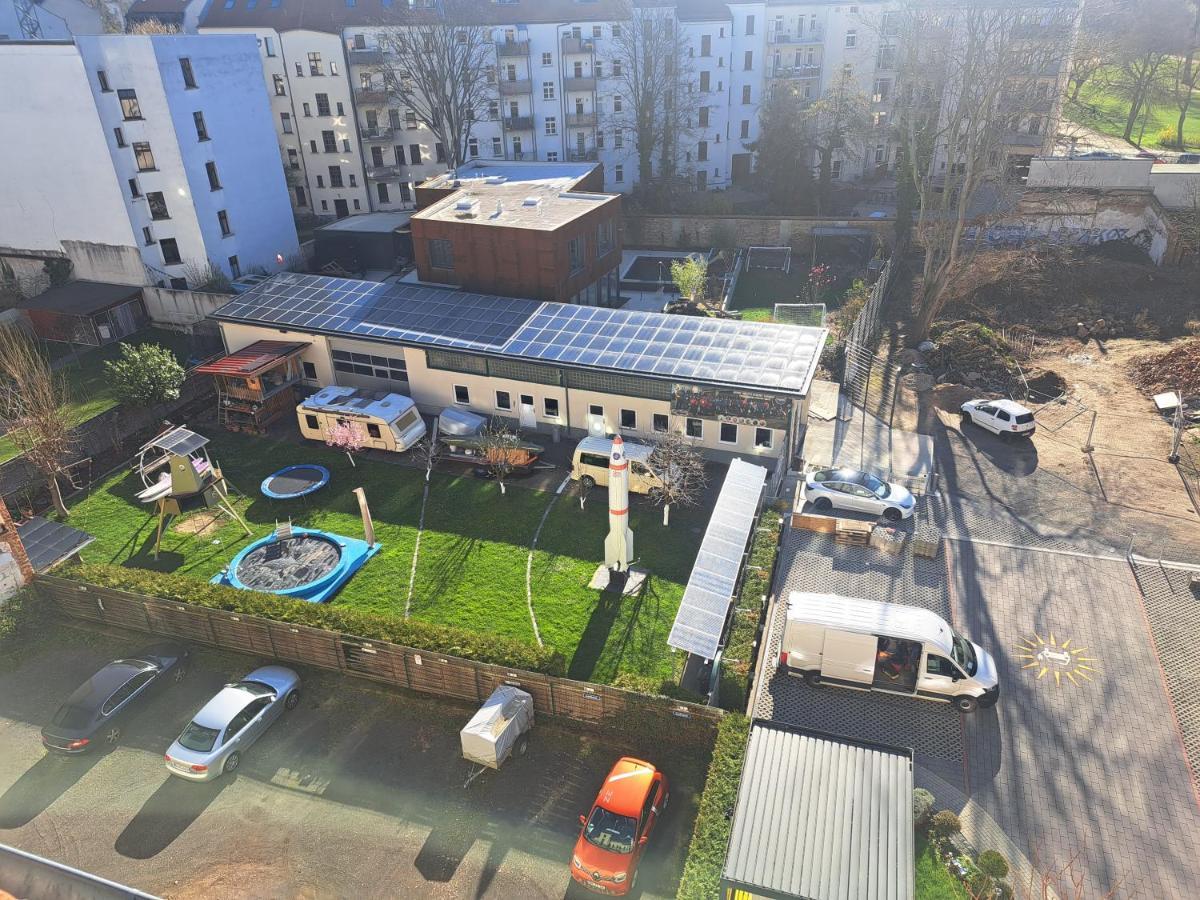 Space Hotel Im Campus Der Jvp Schule Leipzig Bagian luar foto