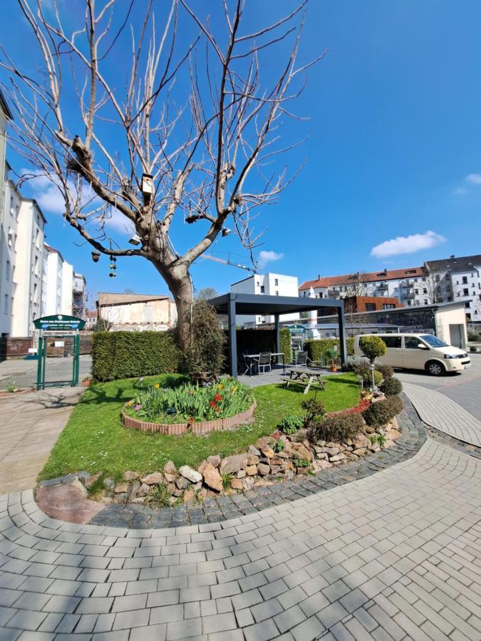 Space Hotel Im Campus Der Jvp Schule Leipzig Bagian luar foto