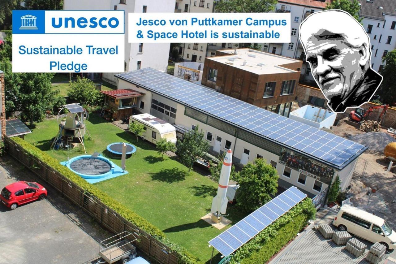 Space Hotel Im Campus Der Jvp Schule Leipzig Bagian luar foto