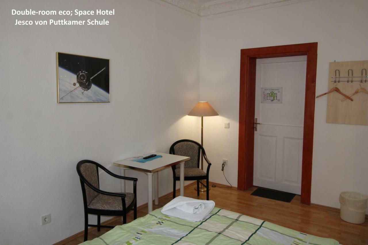 Space Hotel Im Campus Der Jvp Schule Leipzig Bagian luar foto
