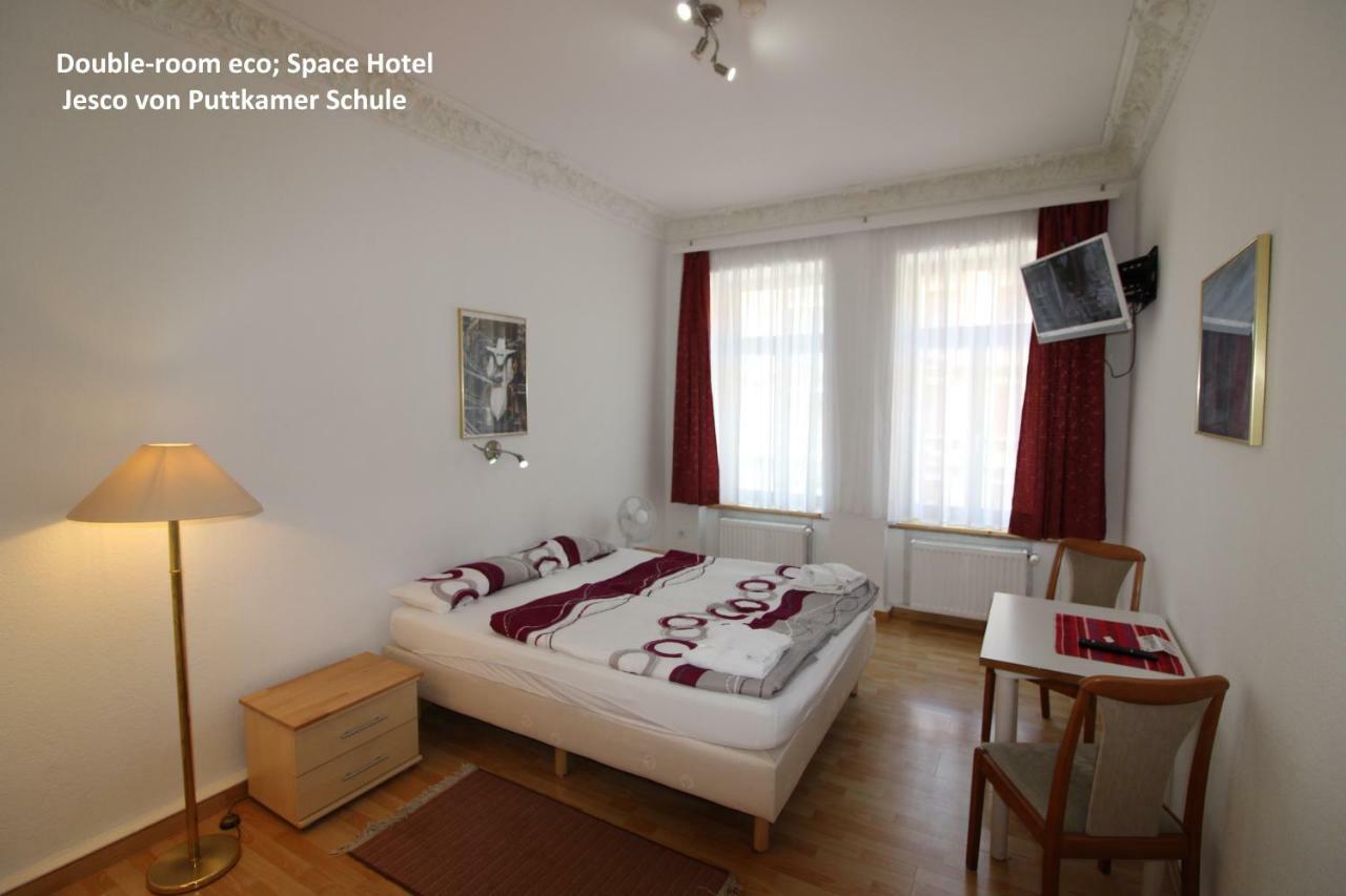 Space Hotel Im Campus Der Jvp Schule Leipzig Bagian luar foto