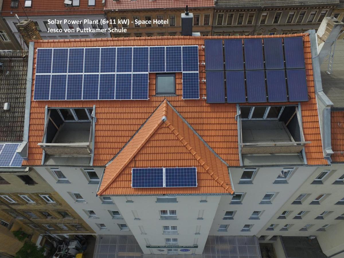Space Hotel Im Campus Der Jvp Schule Leipzig Bagian luar foto