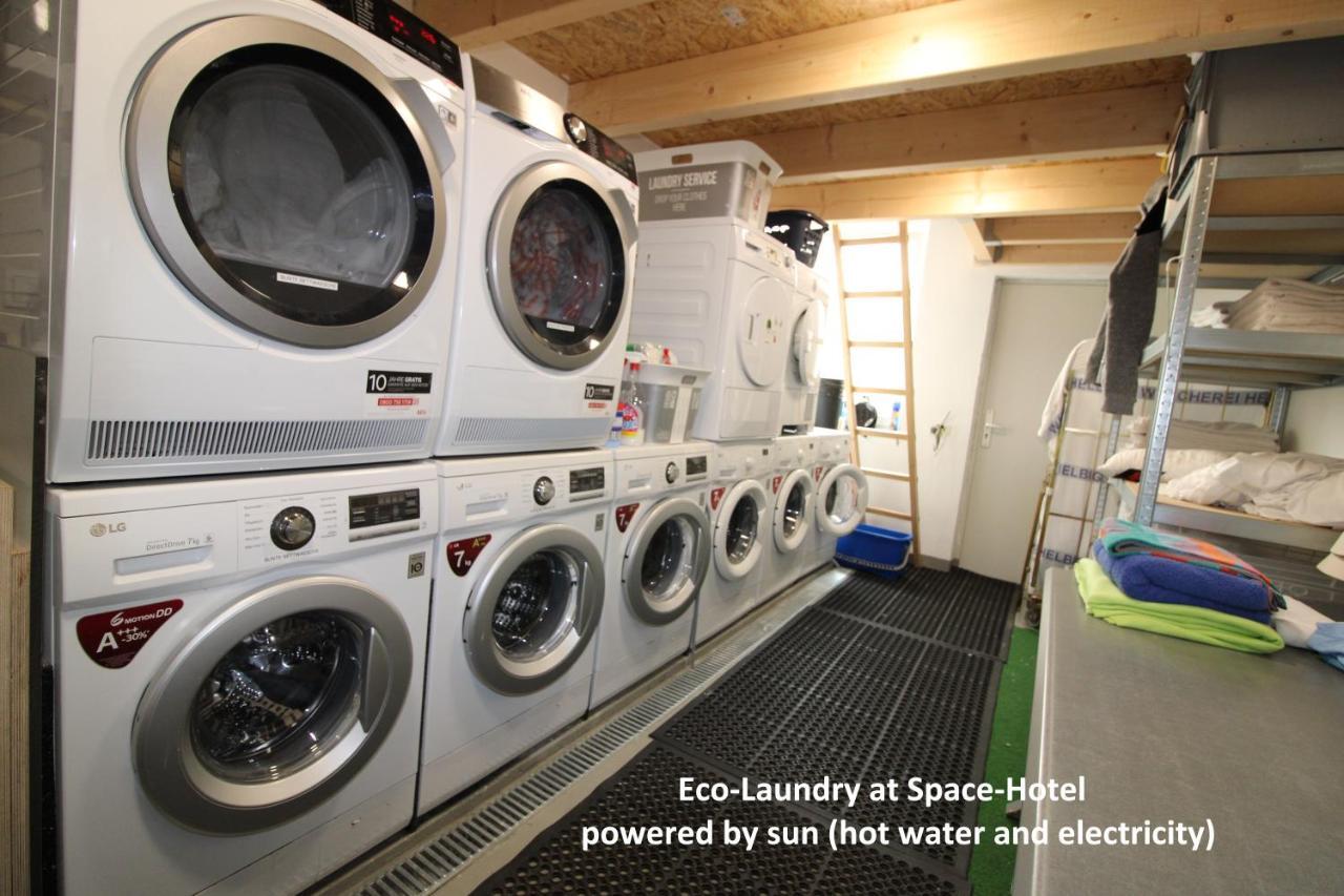 Space Hotel Im Campus Der Jvp Schule Leipzig Bagian luar foto